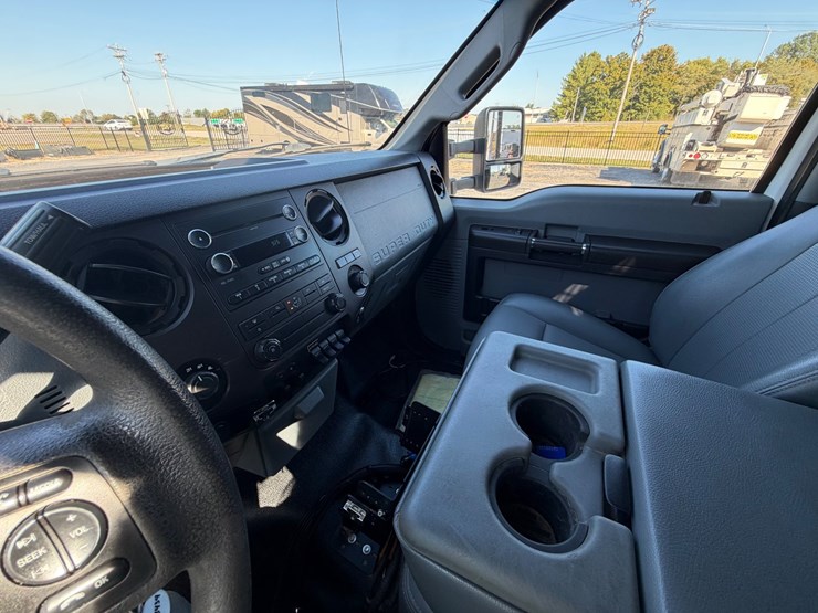 2016-ford-f550-image-32