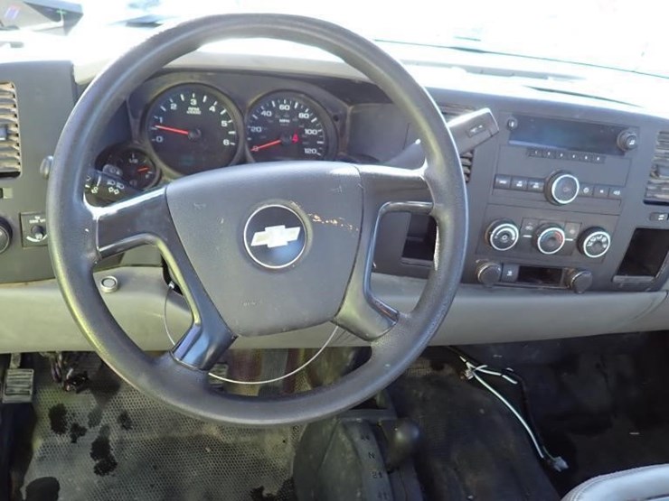 2011-chevrolet-silverado-1500-image-12