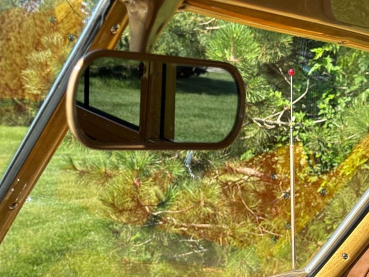 1947-ford-super-deluxe-woody-wagon-image-73