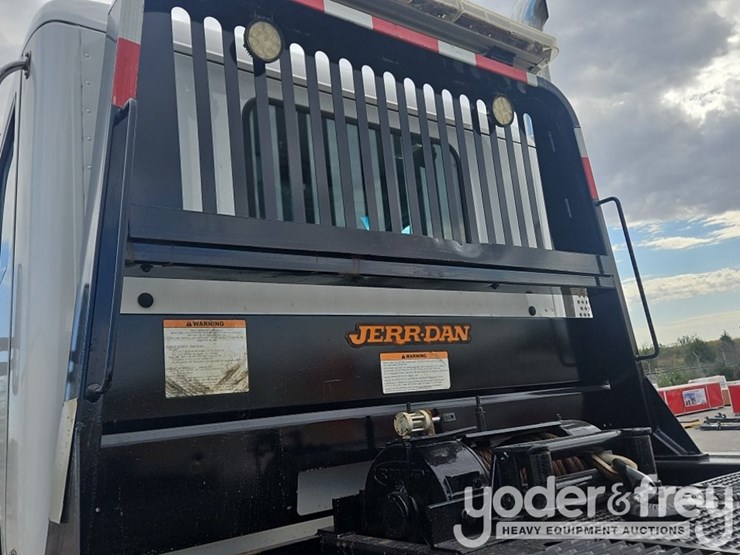 2017-kenworth-t880-image-26