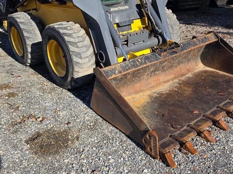 2015-deere-326e-image-6