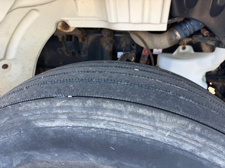 2019-freightliner-m2-106-image-12