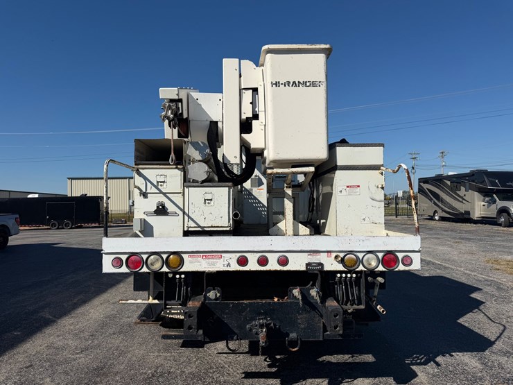 2014-freightliner-m2-106-image-5