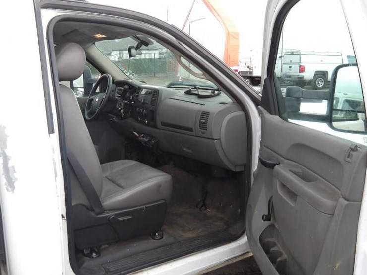 2011-chevrolet-silverado-2500-image-14