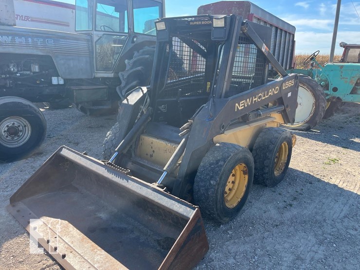new-holland-lx565-image-1