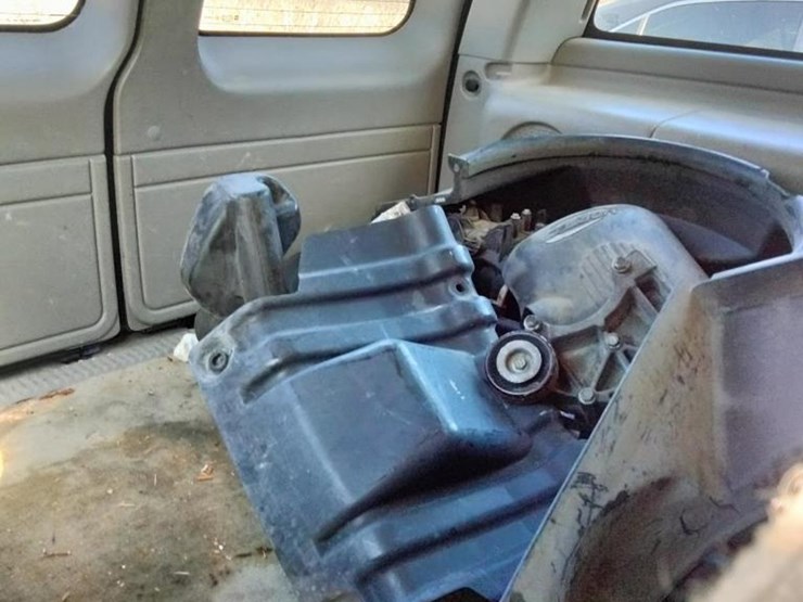 2004-chevrolet-tahoe-image-8