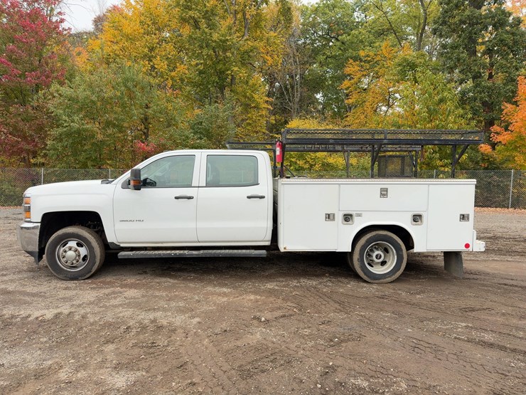 2017-chevrolet-silverado-3500hd-image-2