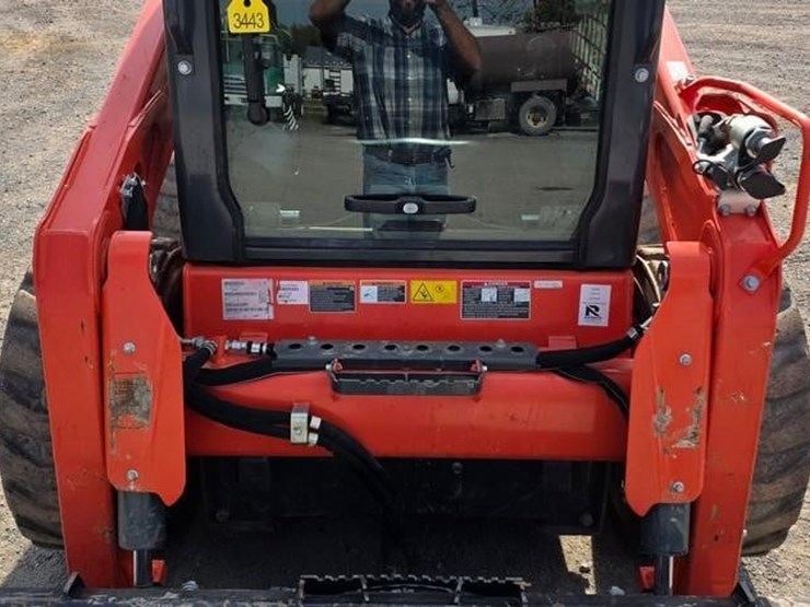 2025-kubota-ssv75-image-36