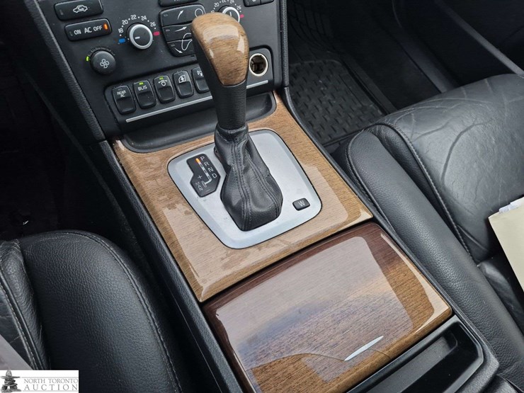 2012-volvo-xc90-image-19