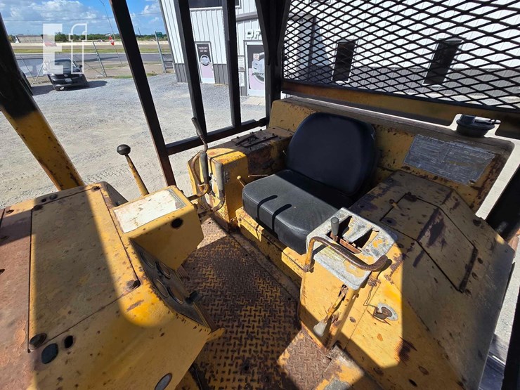 caterpillar-d6d-image-15