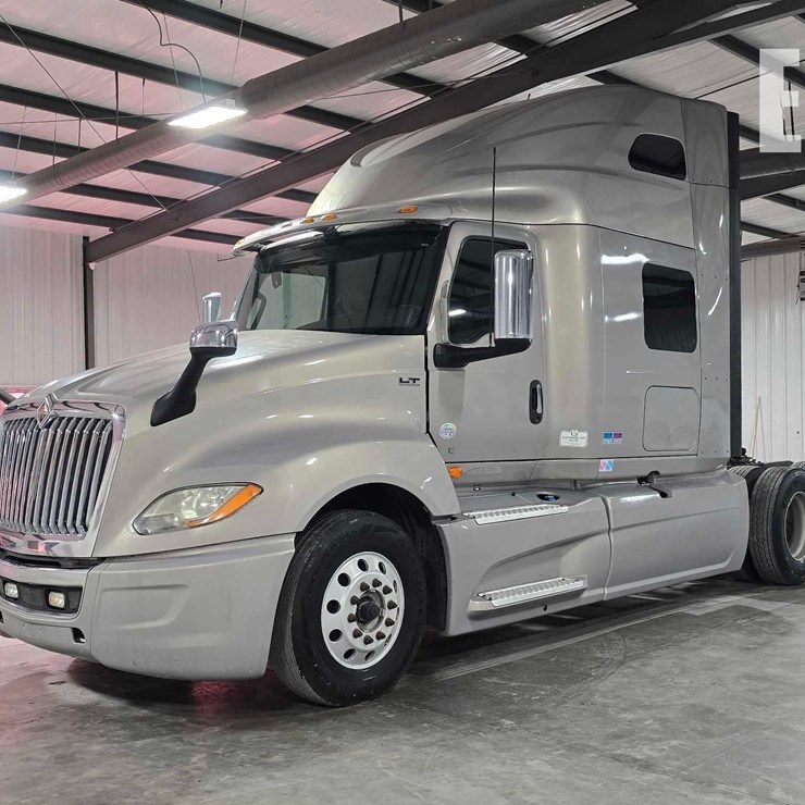 2018 INTERNATIONAL LT
