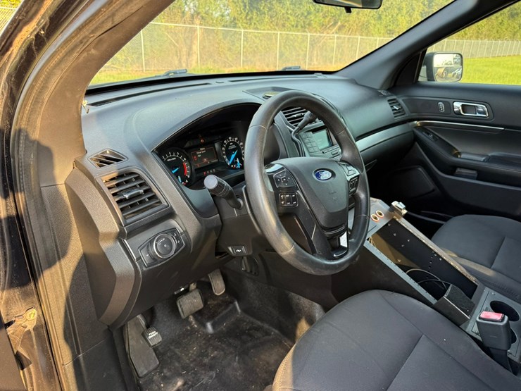 2018-ford-explorer-image-53