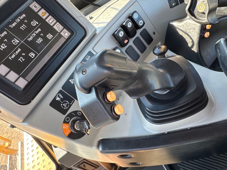 2019-caterpillar-d8t-image-35