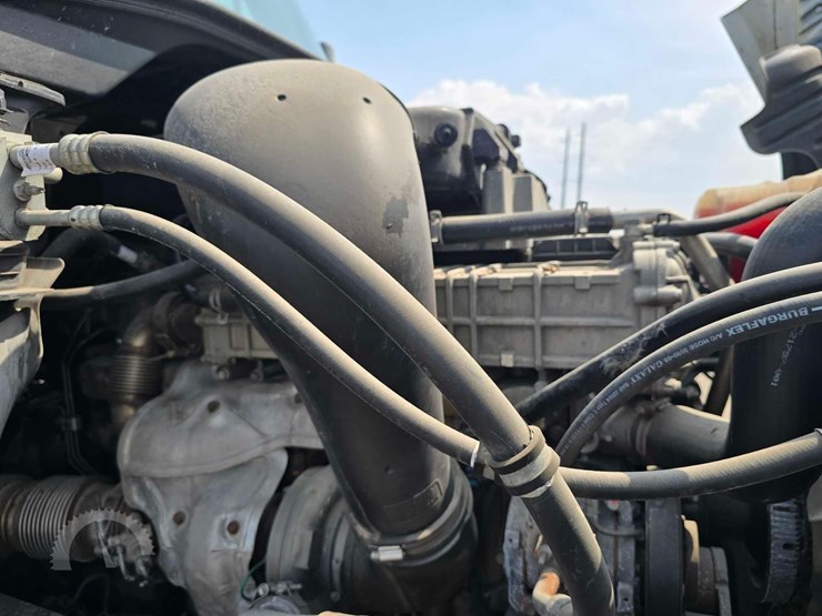 2018-freightliner-cascadia-125-image-11
