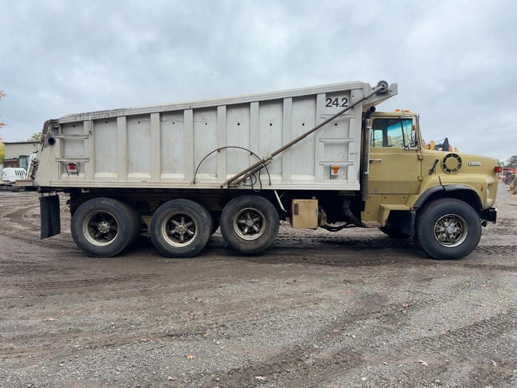 1990-ford-l9000-image-6