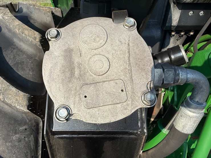 2017-john-deere-6110m-image-25