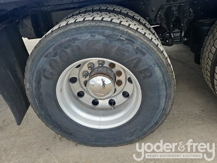 2017-kenworth-t880-image-11
