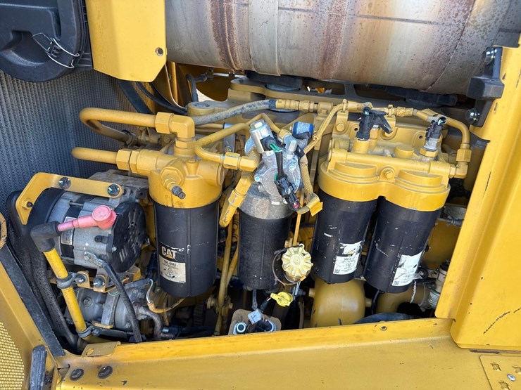 2019-caterpillar-d8t-image-29
