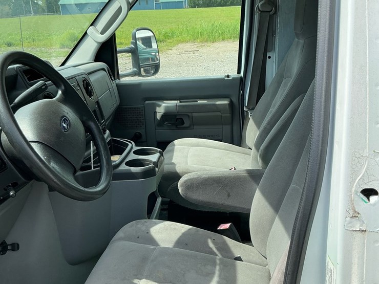 2016-ford-e350-image-17
