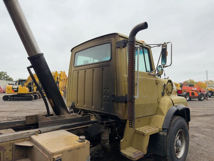 1990-ford-l9000-image-19