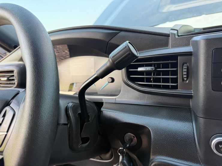 2020-ford-explorer-image-56