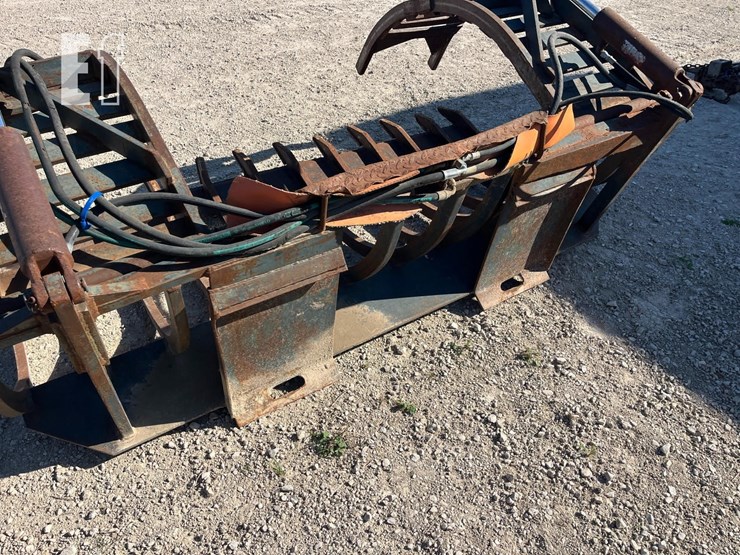 skid-steer-tine-grapple-bucket-image-3