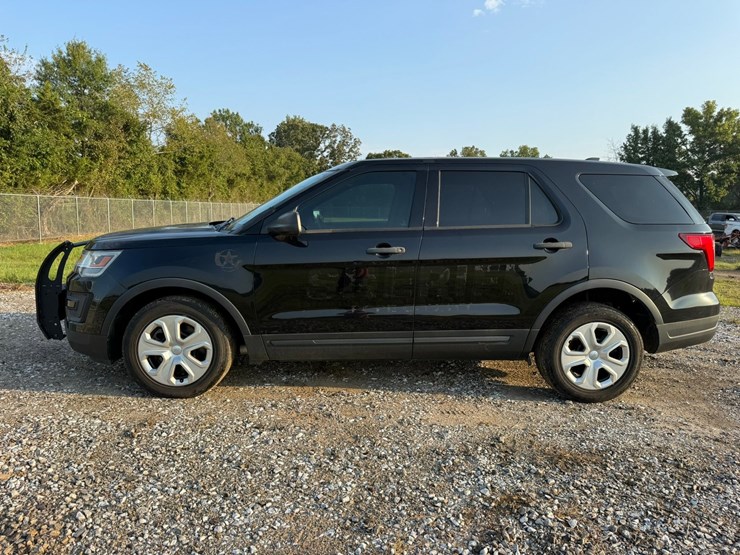 2018-ford-explorer-image-10