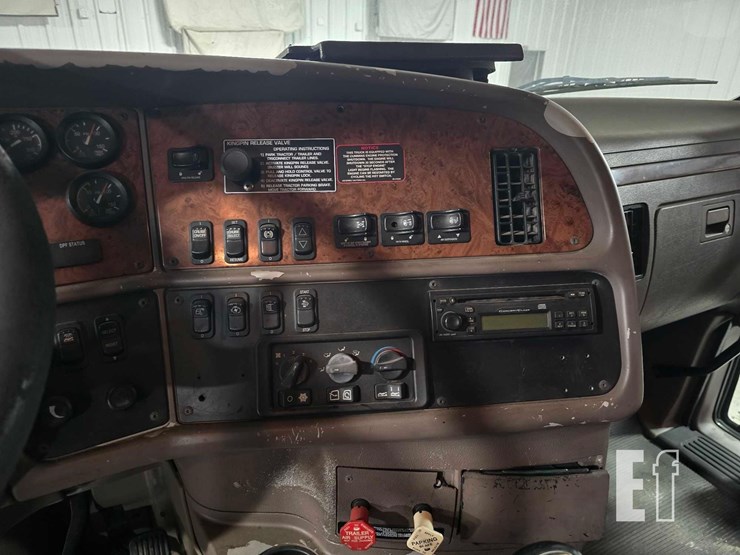 2009-peterbilt-387-image-14