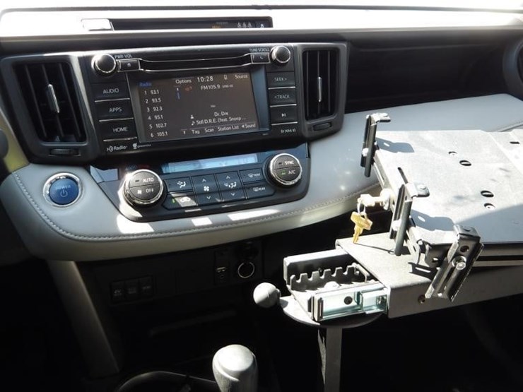 2017-toyota-rav4-xle-image-18