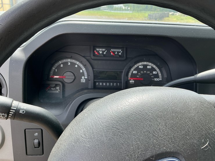 2016-ford-e350-image-18