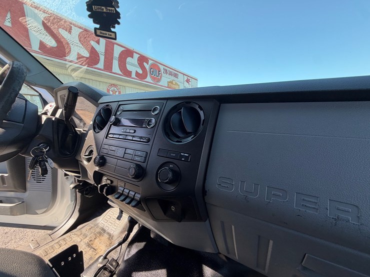 2014-ford-f550-image-16