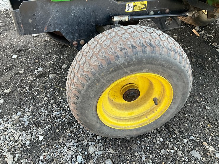 john-deere-240-image-11