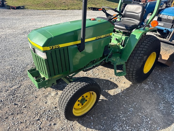 john-deere-790-image-2