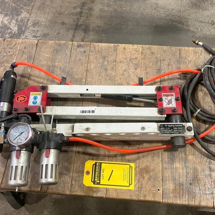 PNEUMATIC JACK KNIFE AIR TAPPING MACHINE, MODEL D-12R, 400 RPM, 80 PSI, 1/8"-3/8", W/ ASSORTED TAPS