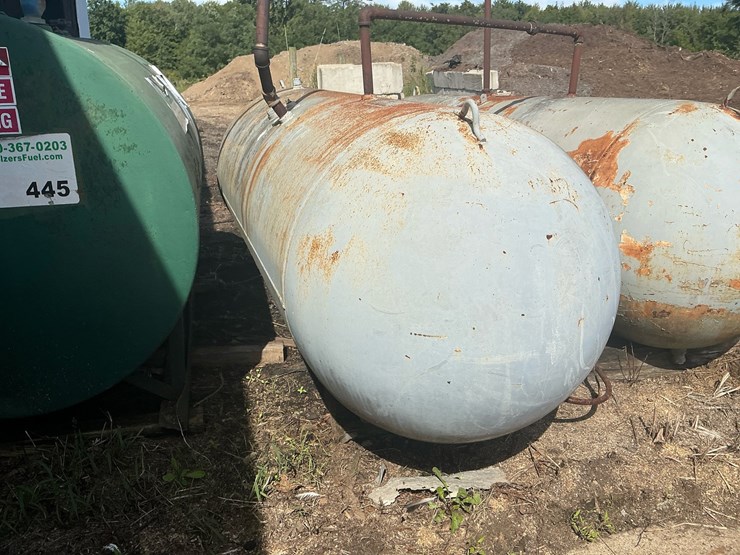 #174-•-horizontal-cylindrical-storage-tank-image-1