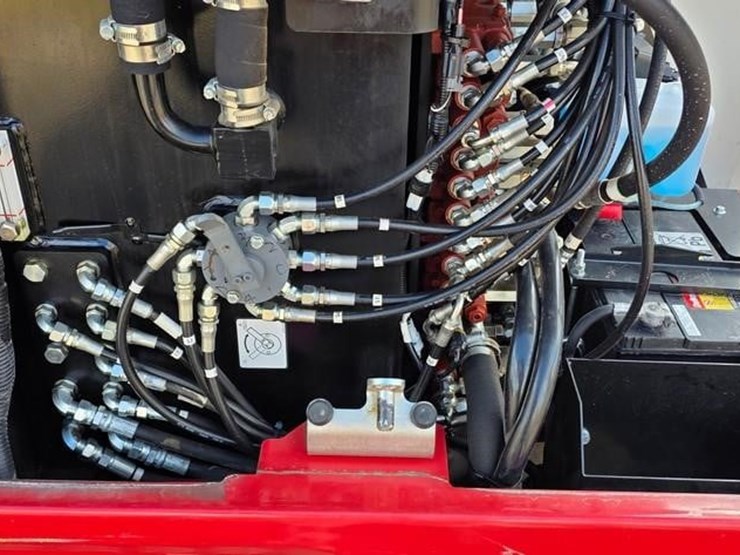 2023-takeuchi-tb240-image-51