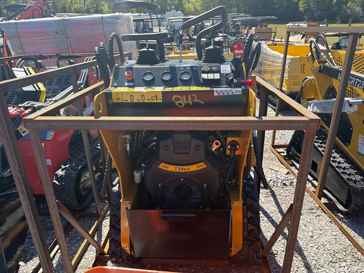 #842-•-agt-mx-crt23-mini-skid-steer-image-3