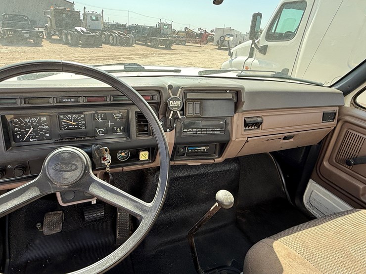 1998-ford-f800-image-19