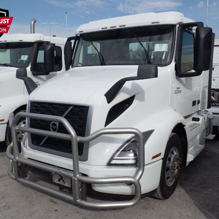 2024 VOLVO VNR300