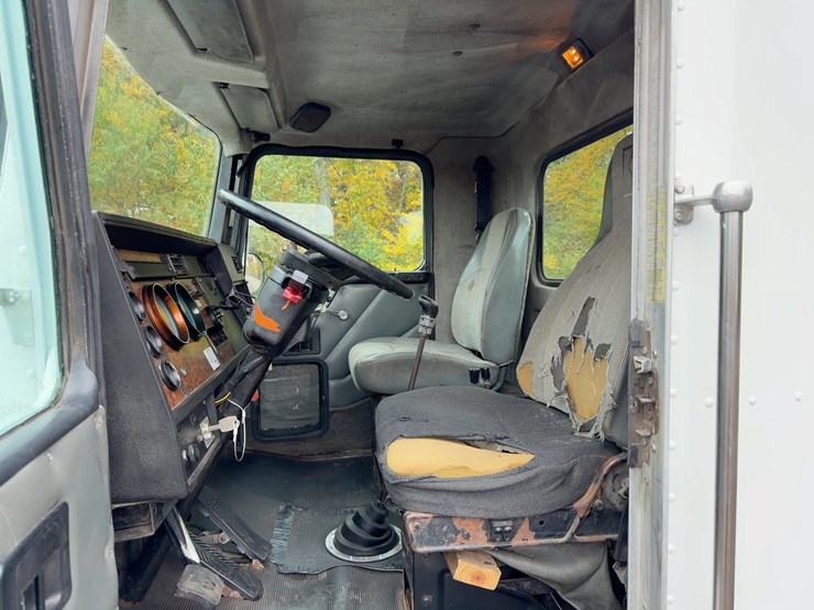 1999-kenworth-t300-image-19