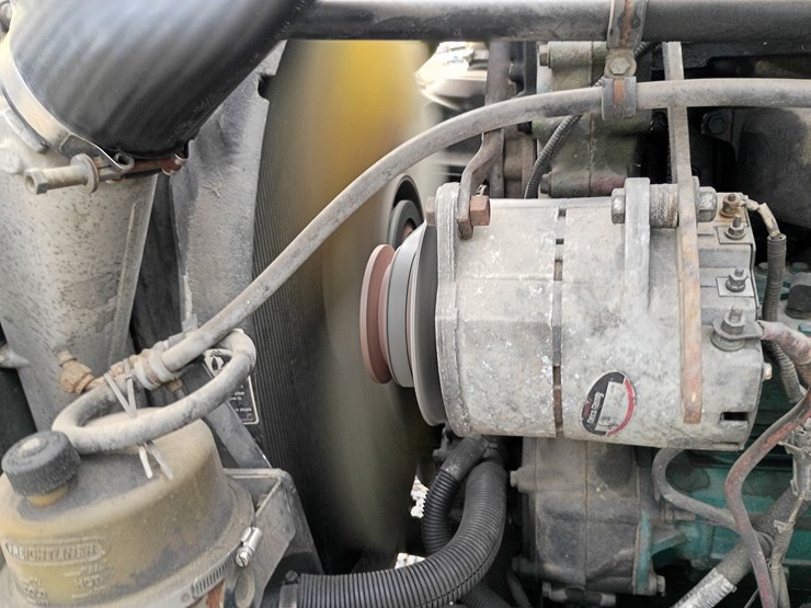 2003-freightliner-fl106-image-13