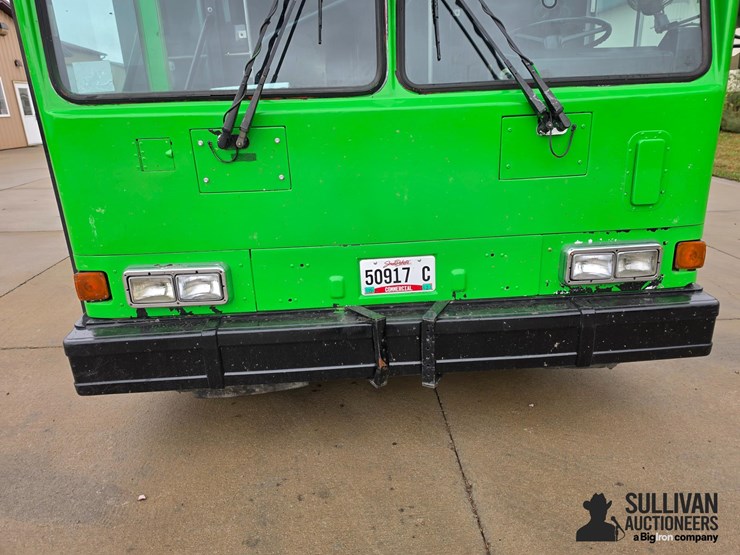 2000-gillig-party-bus-image-18