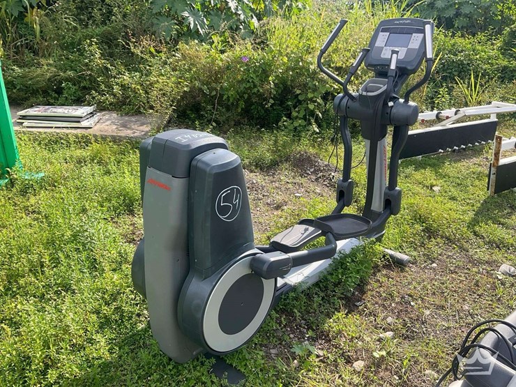 life-fitness-95x-elevation-series-elliptical-cross-trainer-image-1