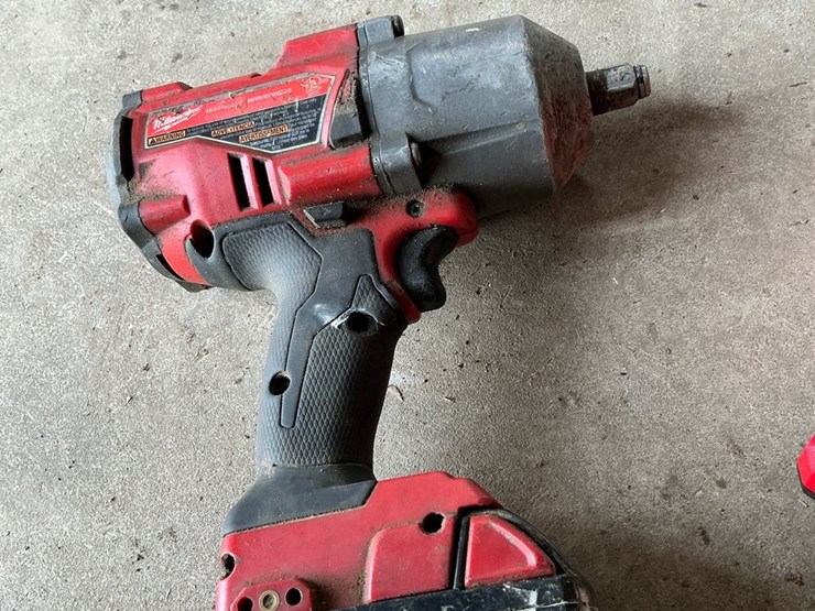 #112-•-milwaukee-m18-fuel-2767-20-1/2"-cordless-impact-wrench-with-battery-and-charger-image-7