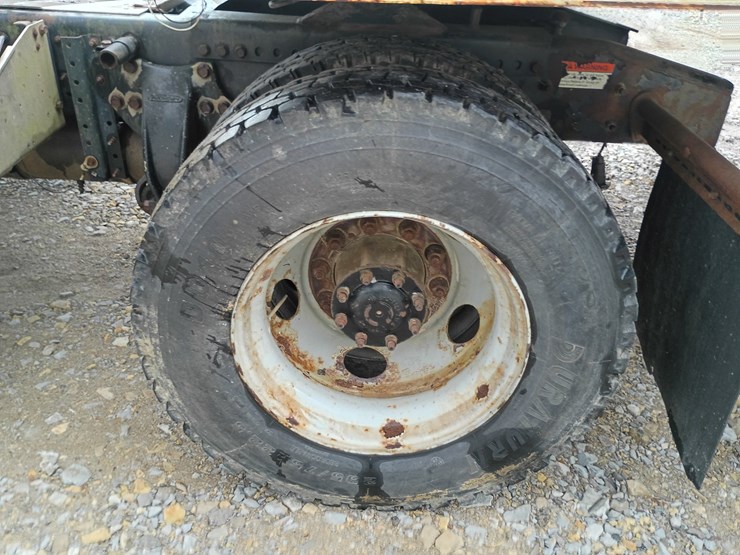 2003-freightliner-fl106-image-65