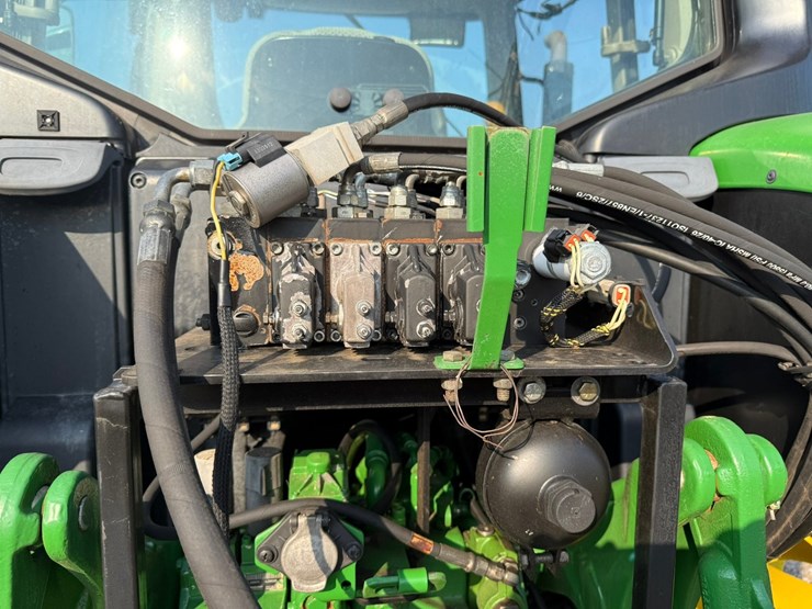2017-john-deere-6110m-image-23