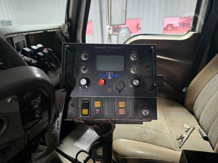 2005-mack-granite-cv713-image-15