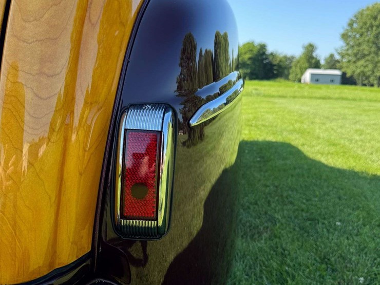 1947-ford-super-deluxe-sportsman-image-100