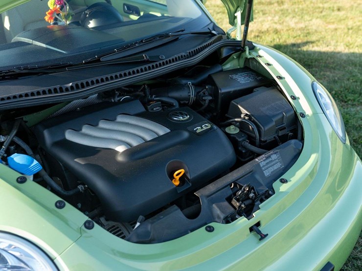 2005-volkswagen-new-beetle-gls-convertible-16,500-original-miles-image-15