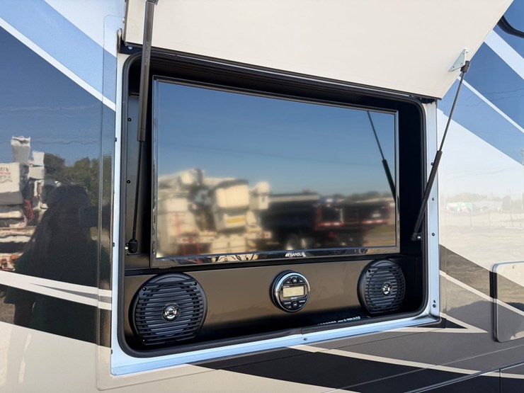 2018-ford-f550-image-15